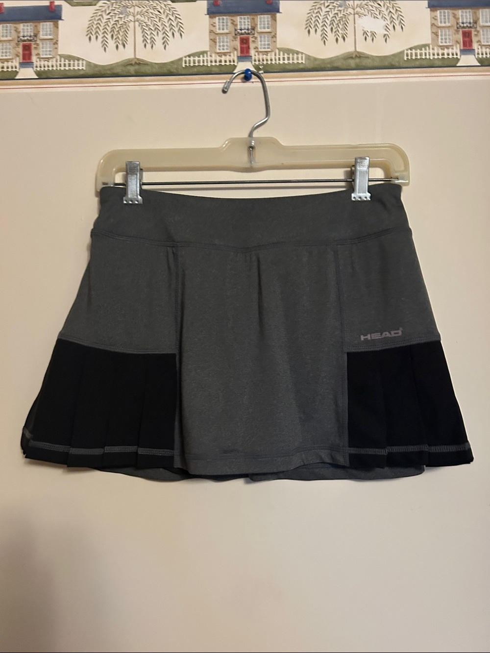 Head polyester/spandex activewear skort grey/black trim and short size small NWT